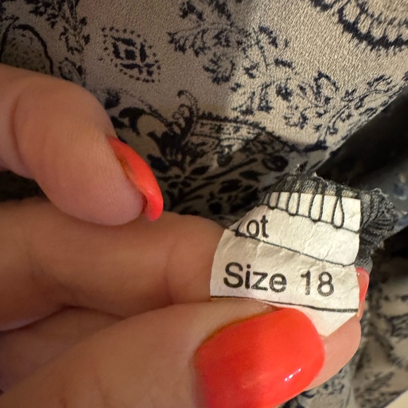 Lane Bryant Gray Subtle Print Blouse   PLUS:  18/20   #Q - Picture 7 of 10